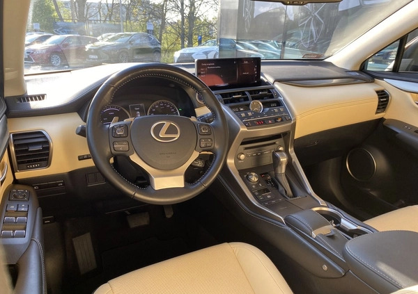 Lexus NX cena 142999 przebieg: 82943, rok produkcji 2017 z Siemianowice Śląskie małe 379